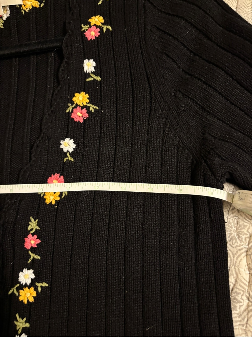 Sezane Black Short-Sleeve Ribbed Cardigan with Floral Embroidery - Picture 7 of 7